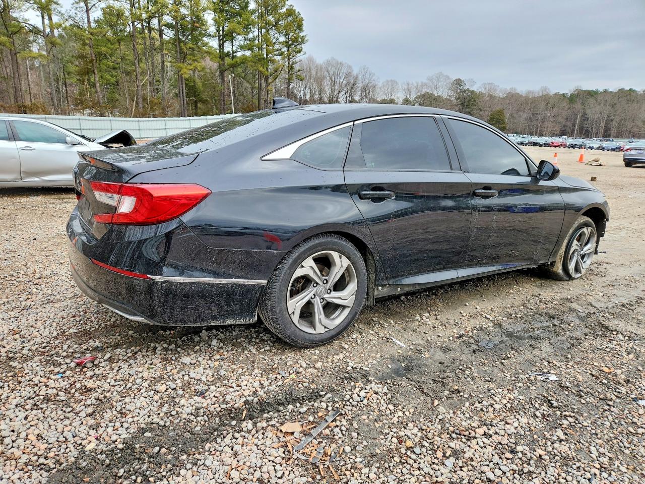 2018 HONDA ACCORD EX photo 3