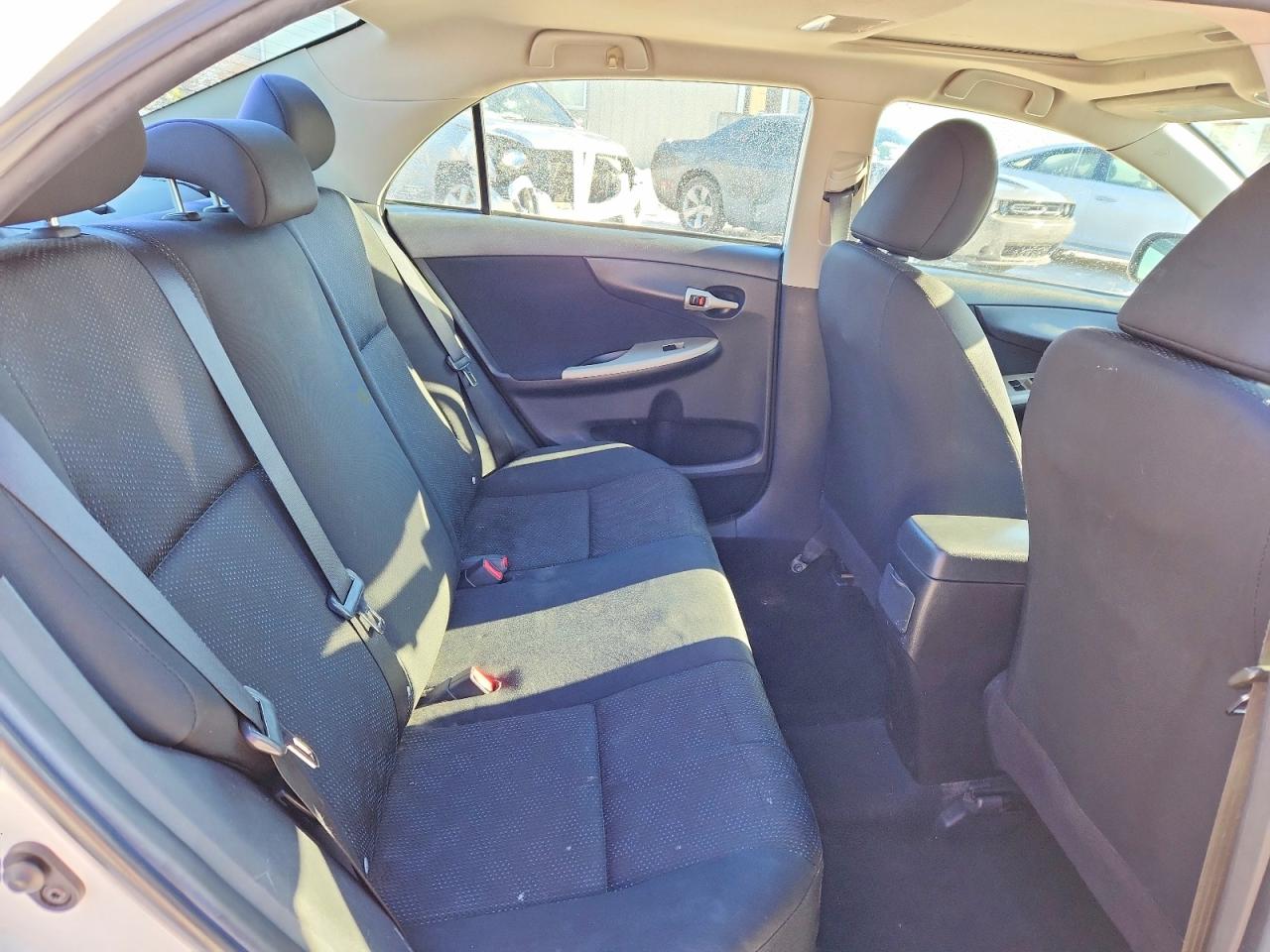 2010 TOYOTA COROLLA S photo 19