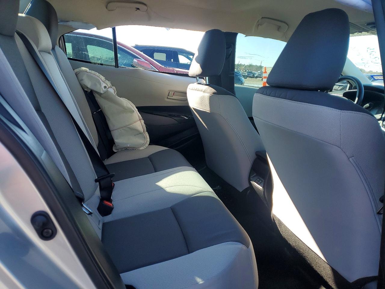 2025 TOYOTA COROLLA LE photo 19