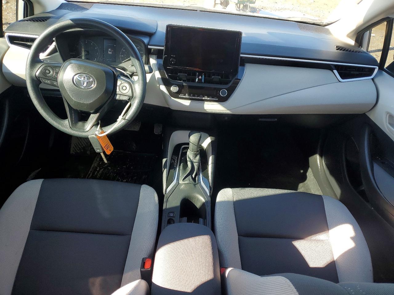 2025 TOYOTA COROLLA LE photo 15