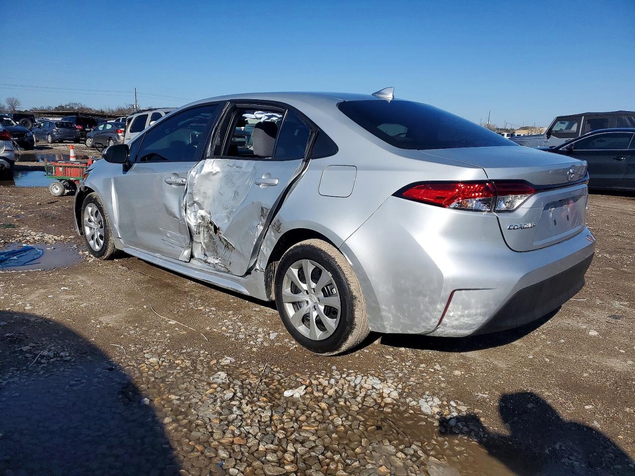 2025 TOYOTA COROLLA LE photo 3