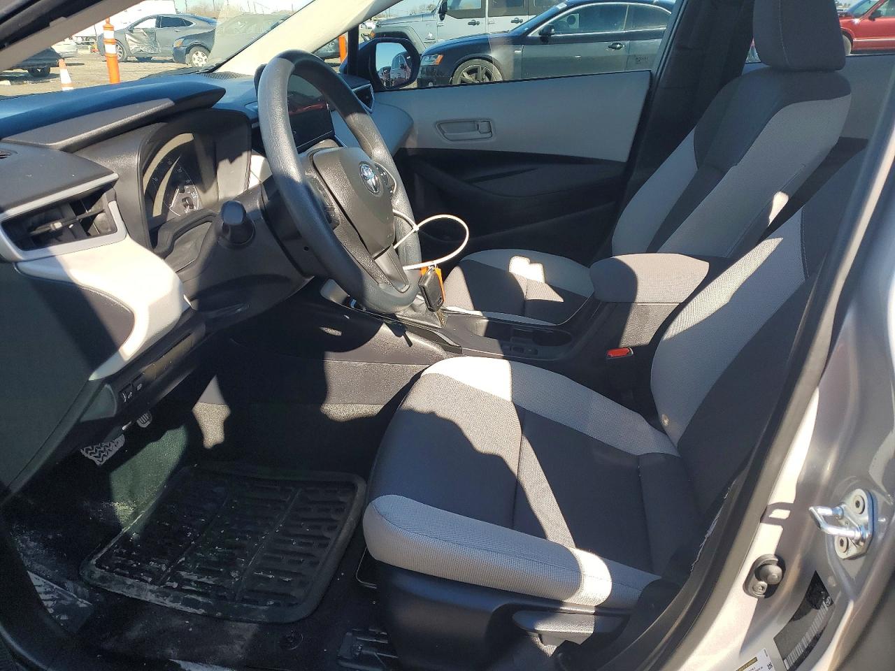 2025 TOYOTA COROLLA LE photo 13