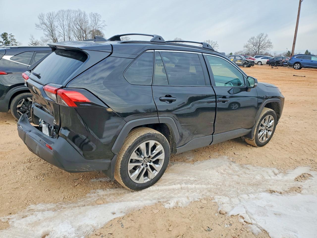 2024 TOYOTA RAV4 XLE PREMIUM photo 3