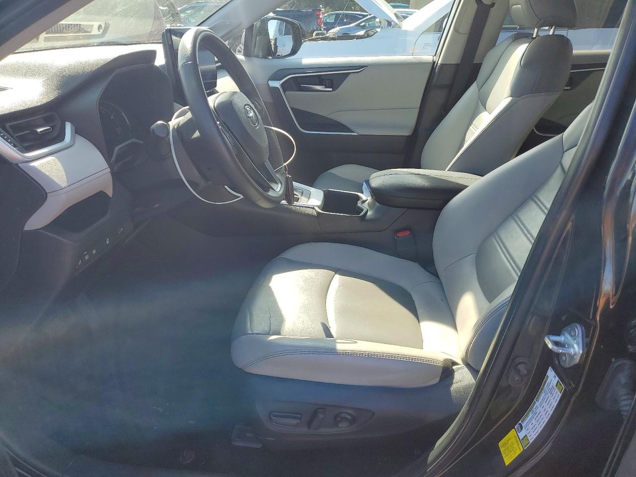 2024 TOYOTA RAV4 XLE PREMIUM photo 7