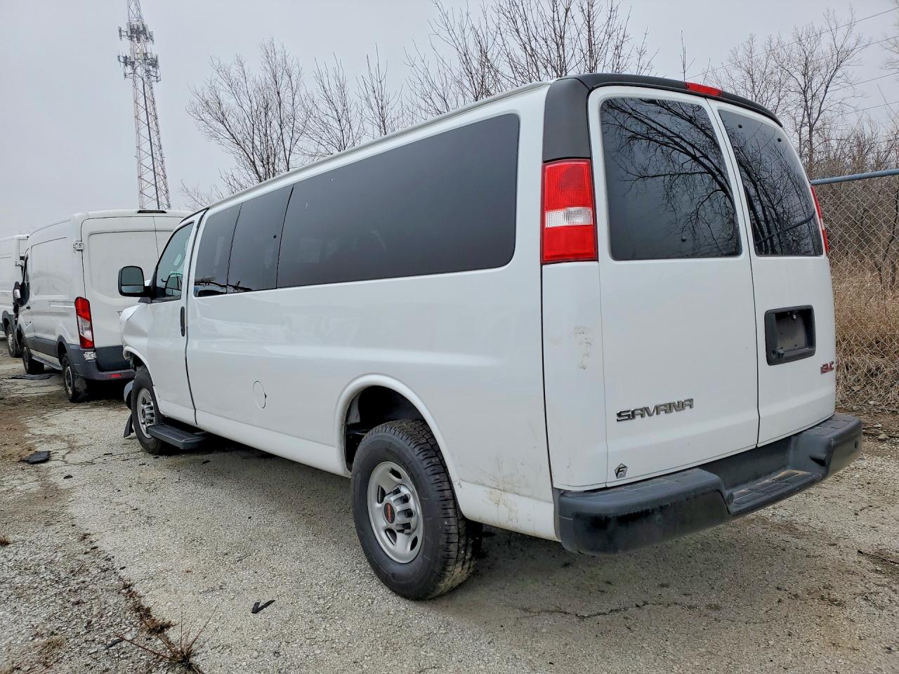 2023 GMC SAVANA G3500 LS photo 4
