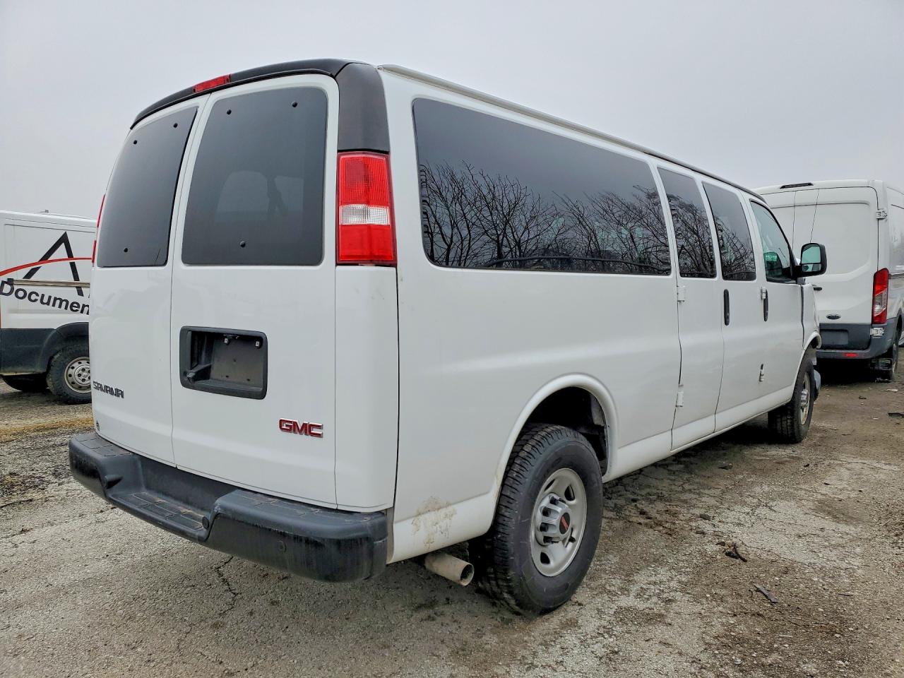 2023 GMC SAVANA G3500 LS photo 7