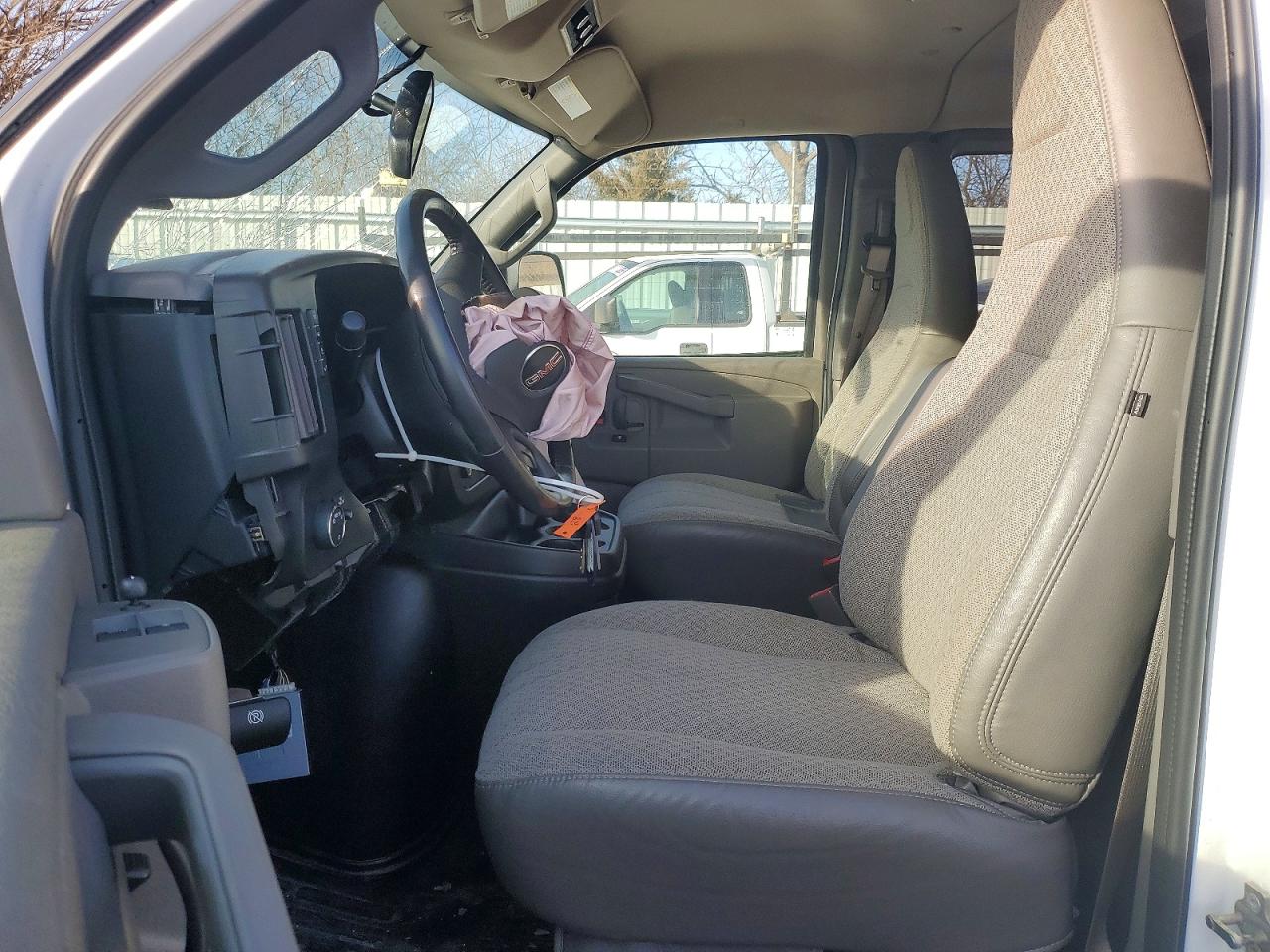 2023 GMC SAVANA G3500 LS photo 19