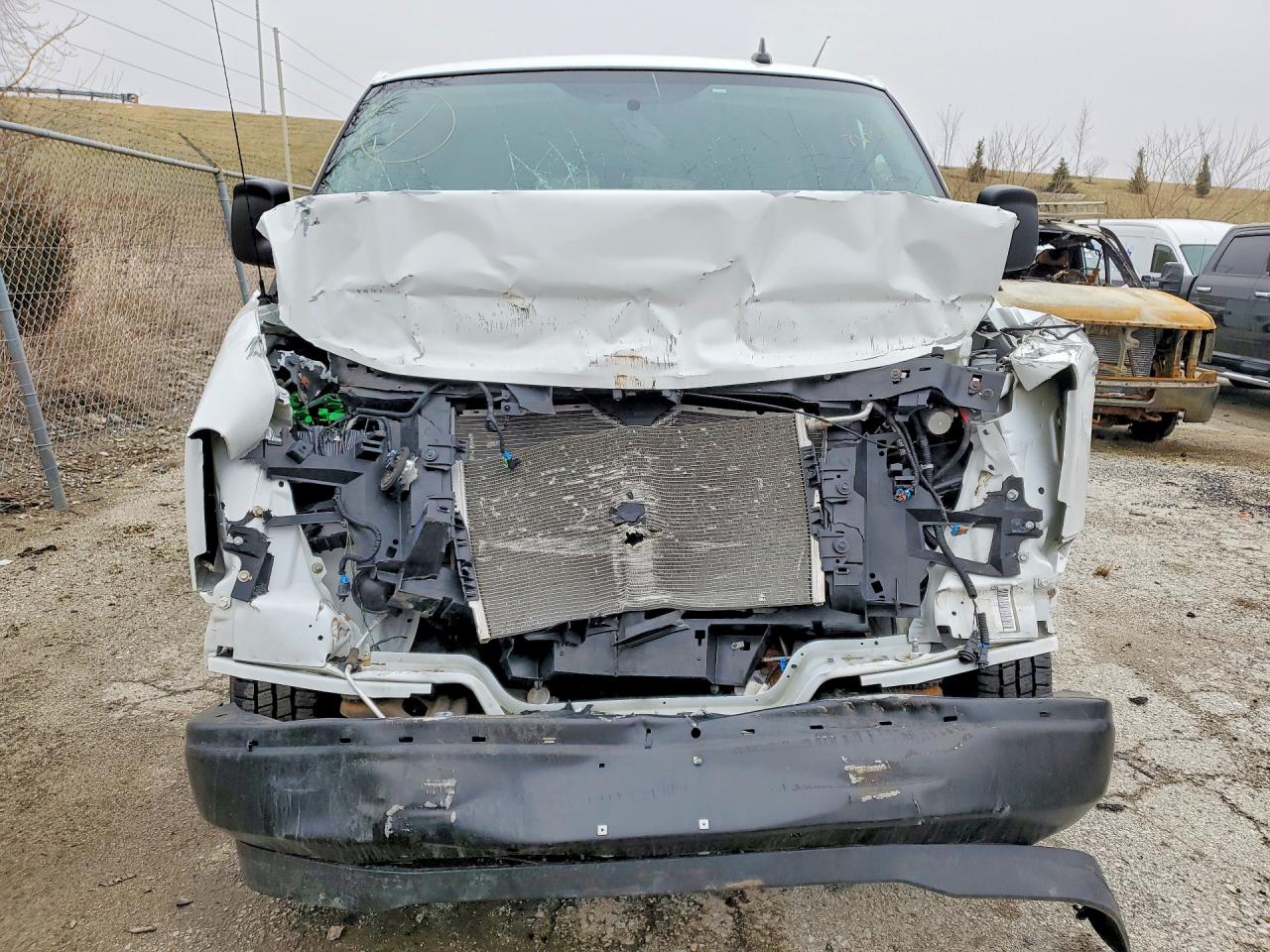 2023 GMC SAVANA G3500 LS photo 13