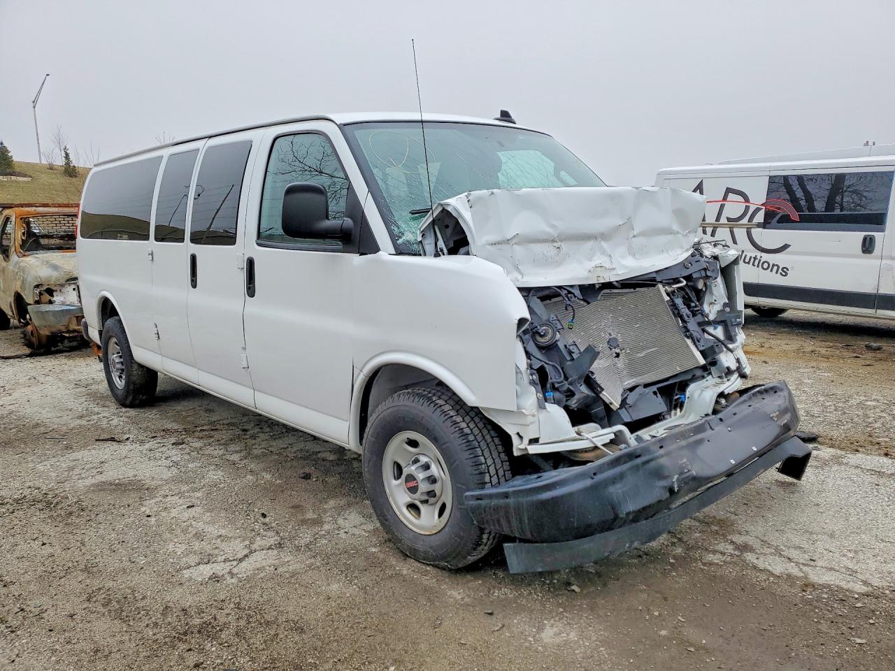 2023 GMC SAVANA G3500 LS photo 10