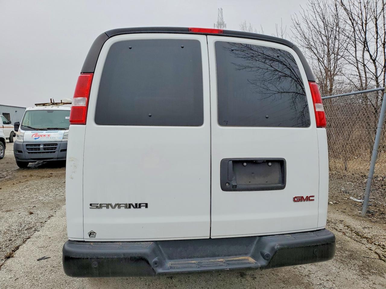 2023 GMC SAVANA G3500 LS photo 16