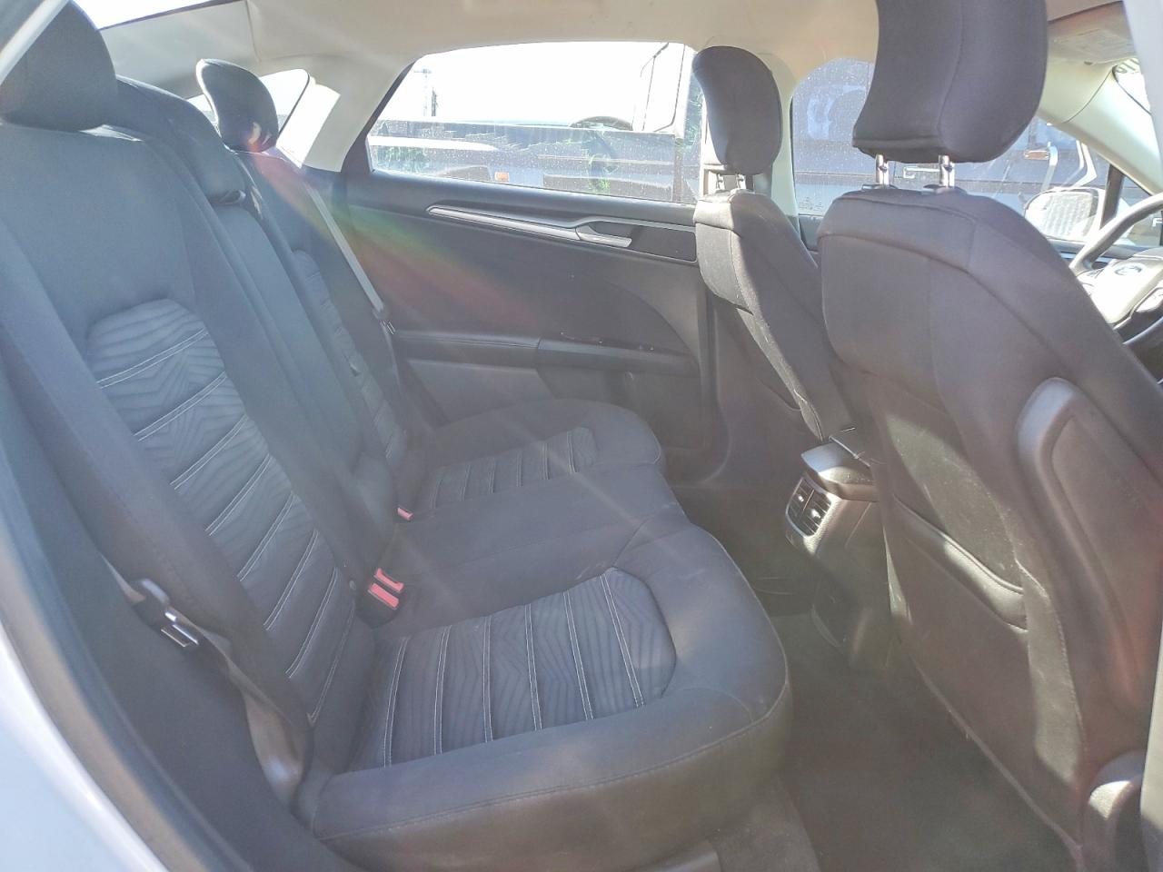 2016 FORD FUSION SE photo 19