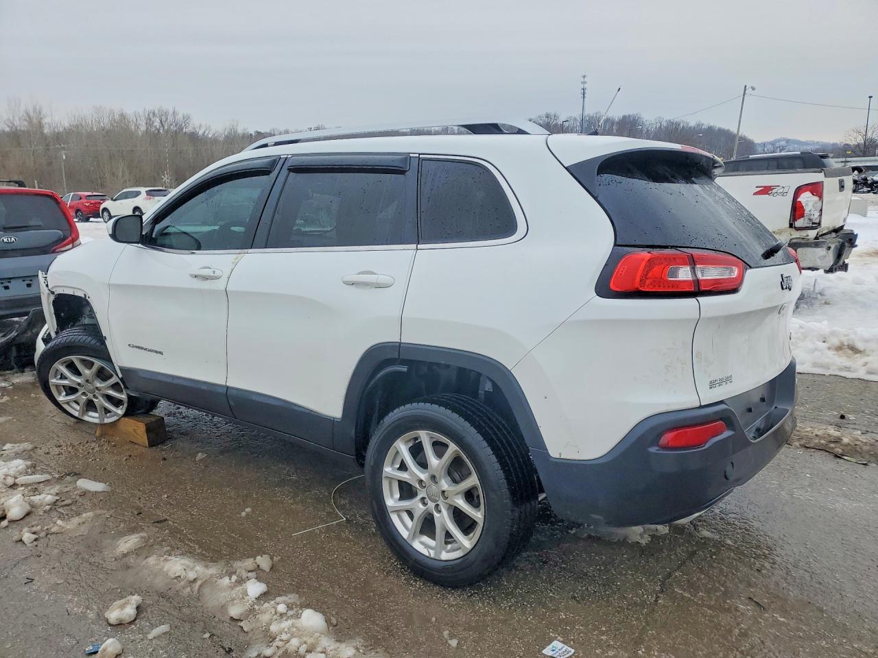 2015 JEEP CHEROKEE LATITUDE photo 3