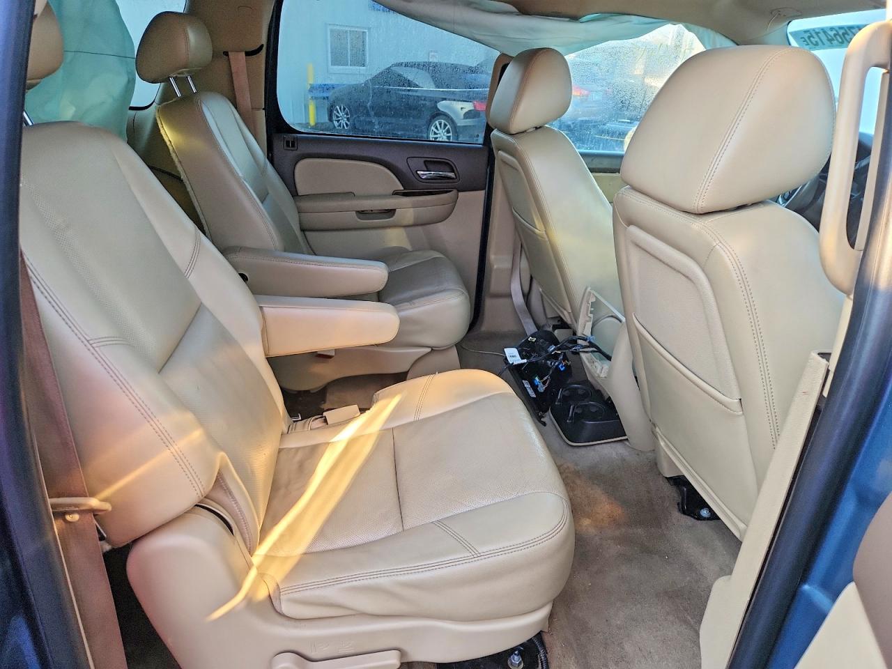 2010 CHEVROLET SUBURBAN K1500 LTZ photo 21