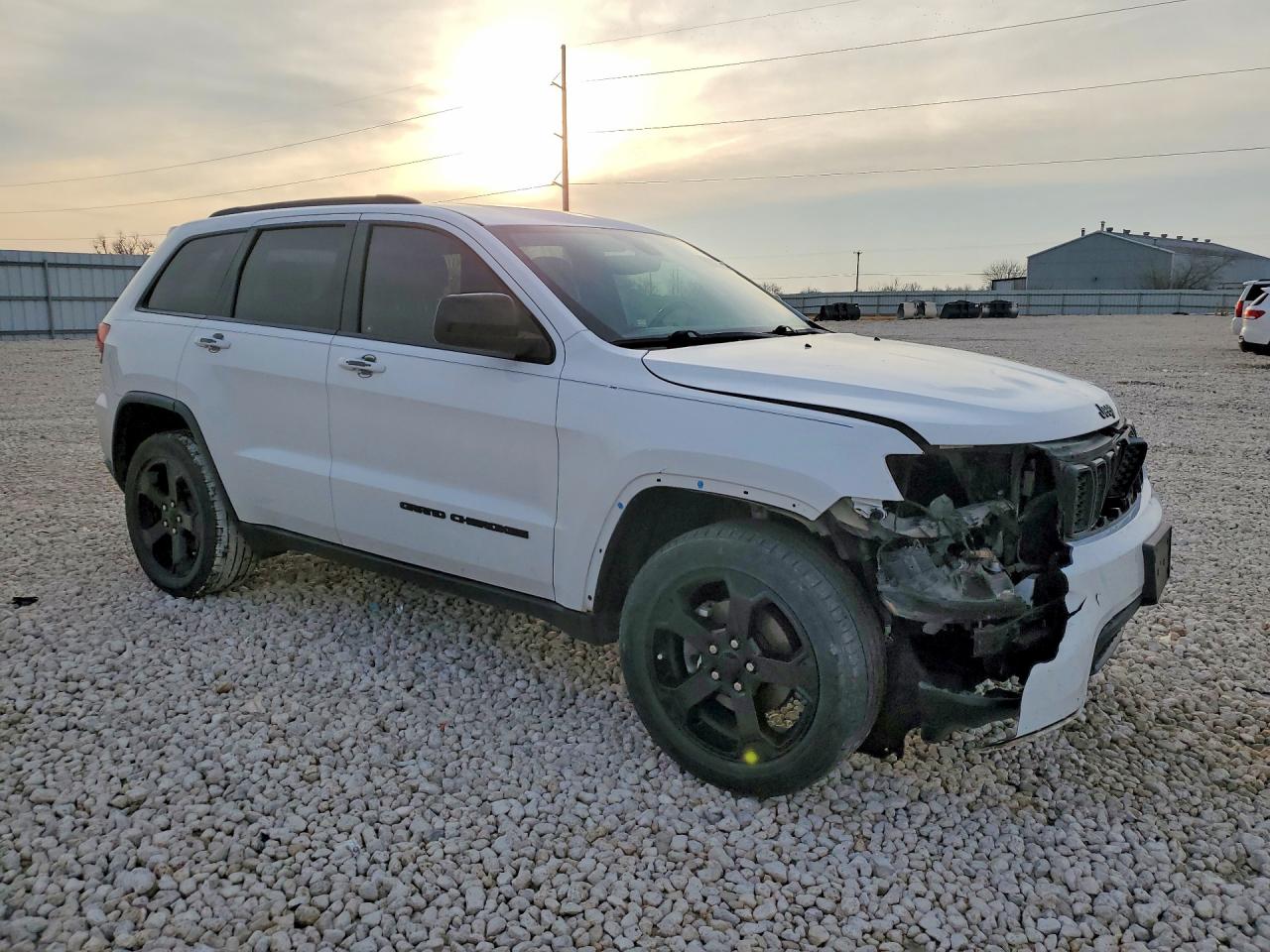 2018 JEEP GRAND CHEROKEE LAREDO photo 4