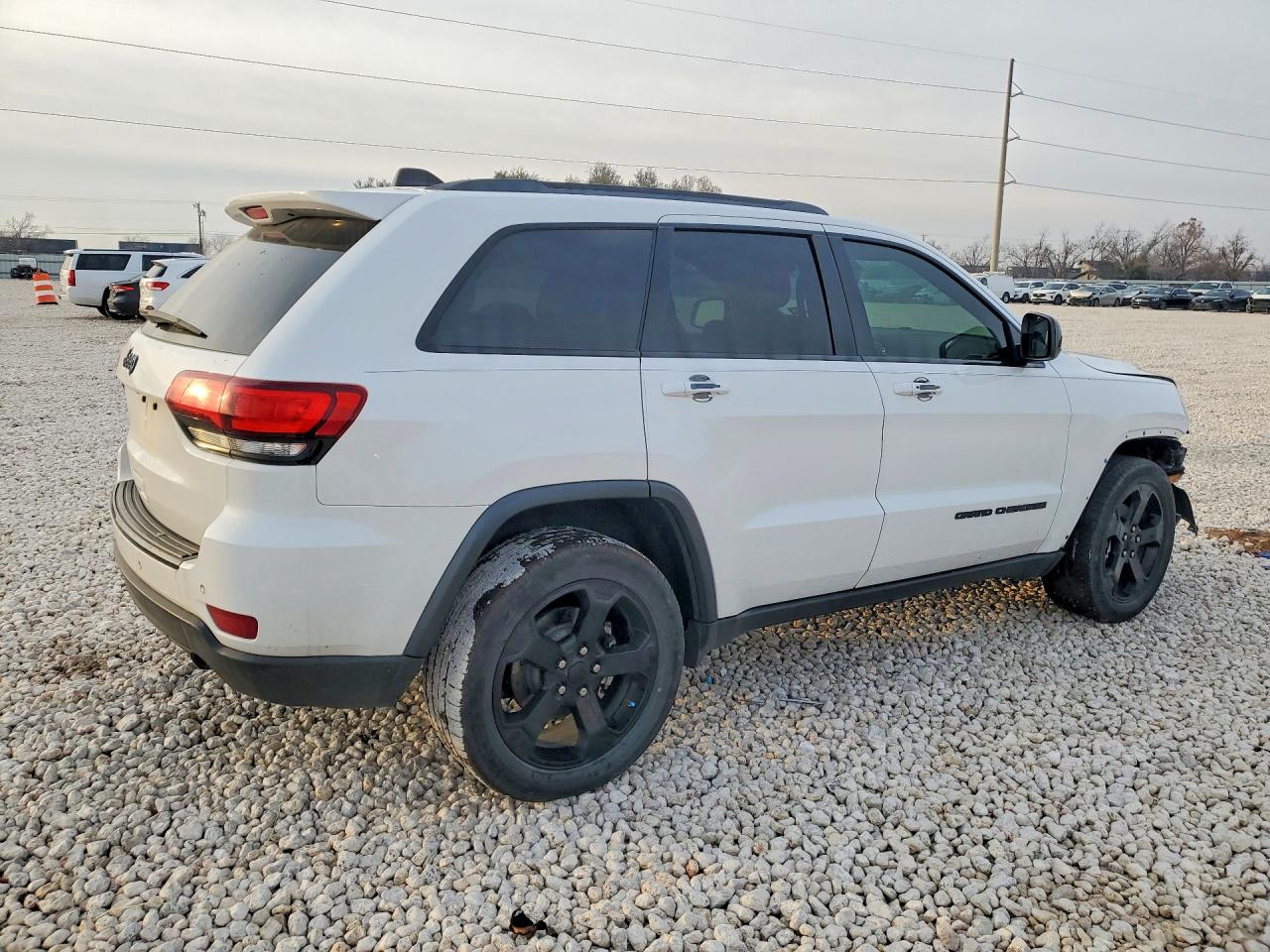 2018 JEEP GRAND CHEROKEE LAREDO photo 3