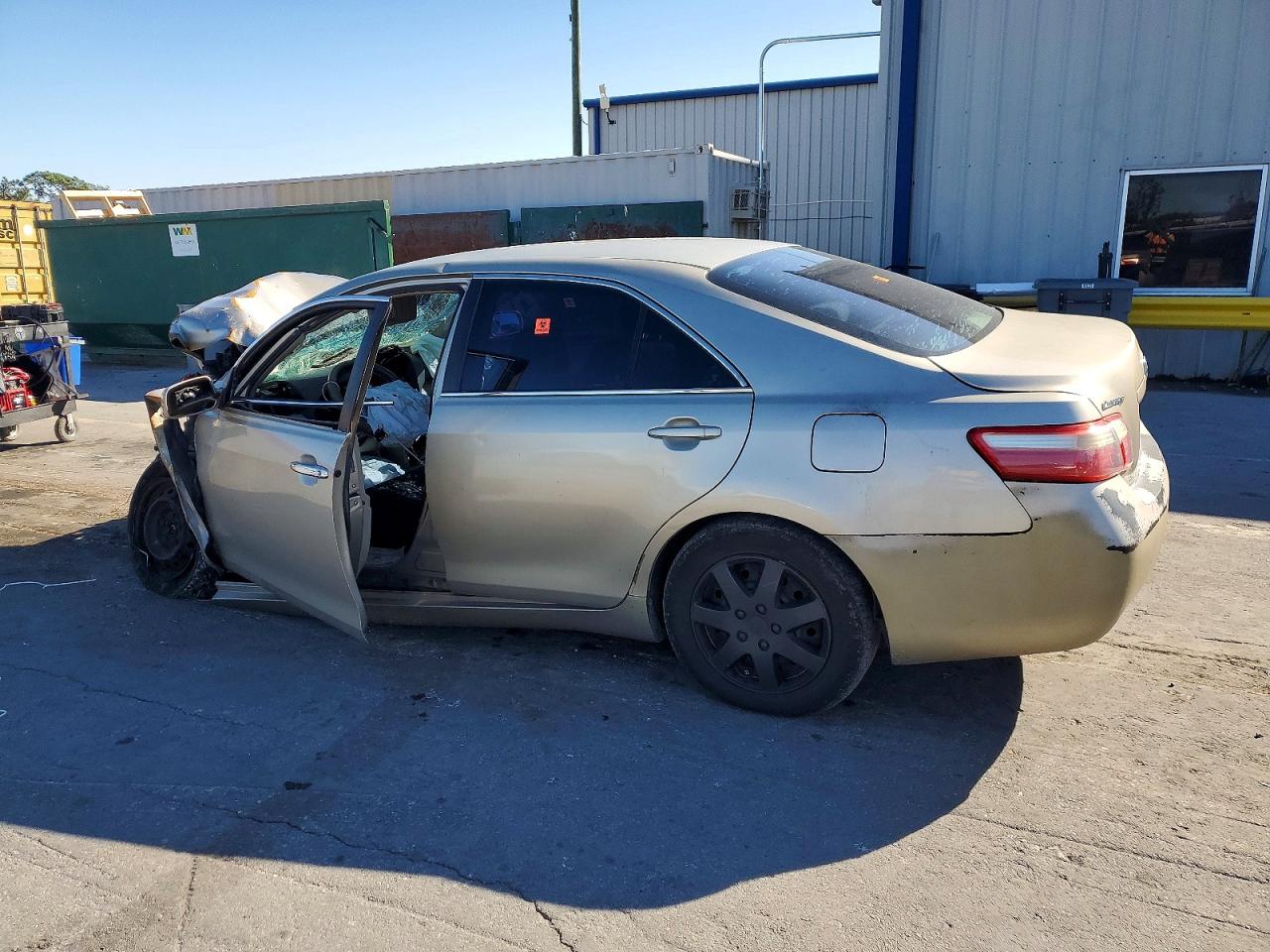 2009 TOYOTA CAMRY LE photo 3