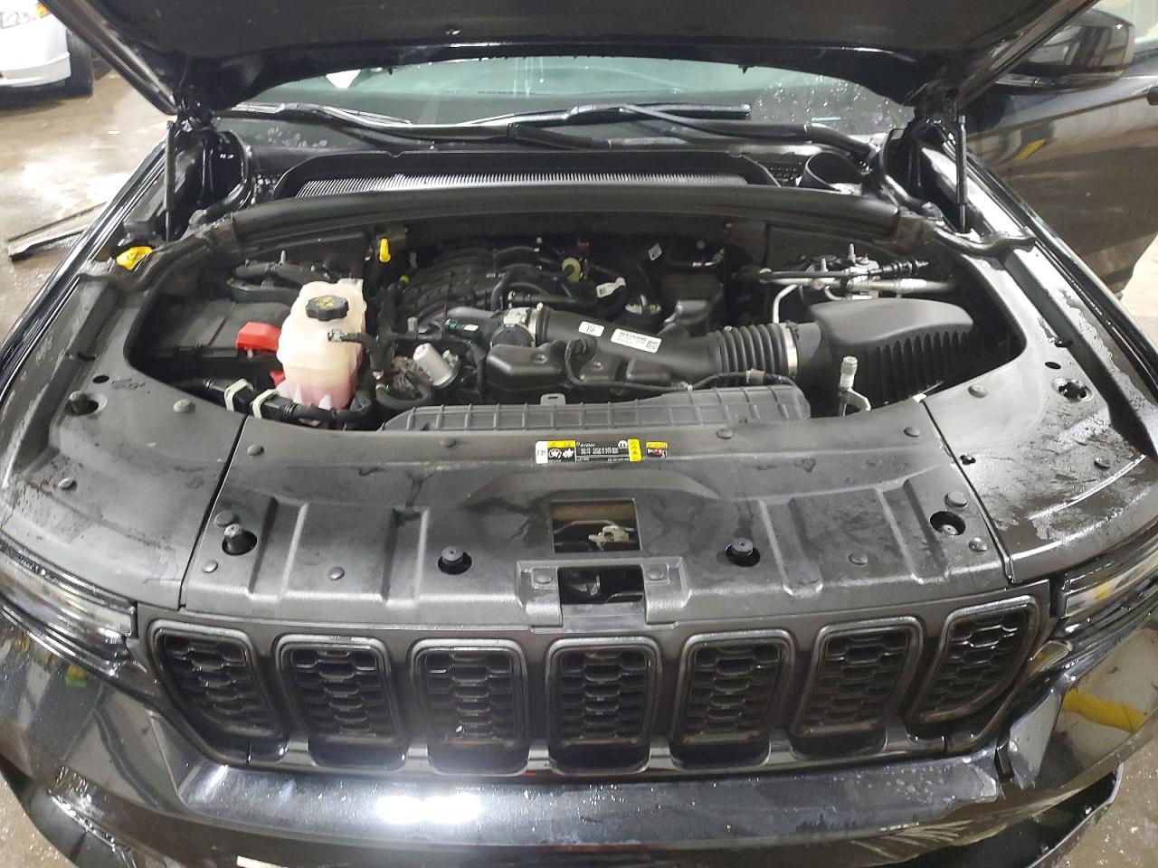 2024 JEEP GRAND CHEROKEE LAREDO photo 12