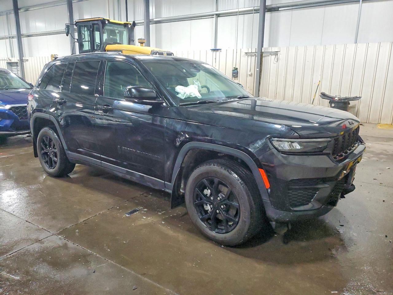 2024 JEEP GRAND CHEROKEE LAREDO photo 4