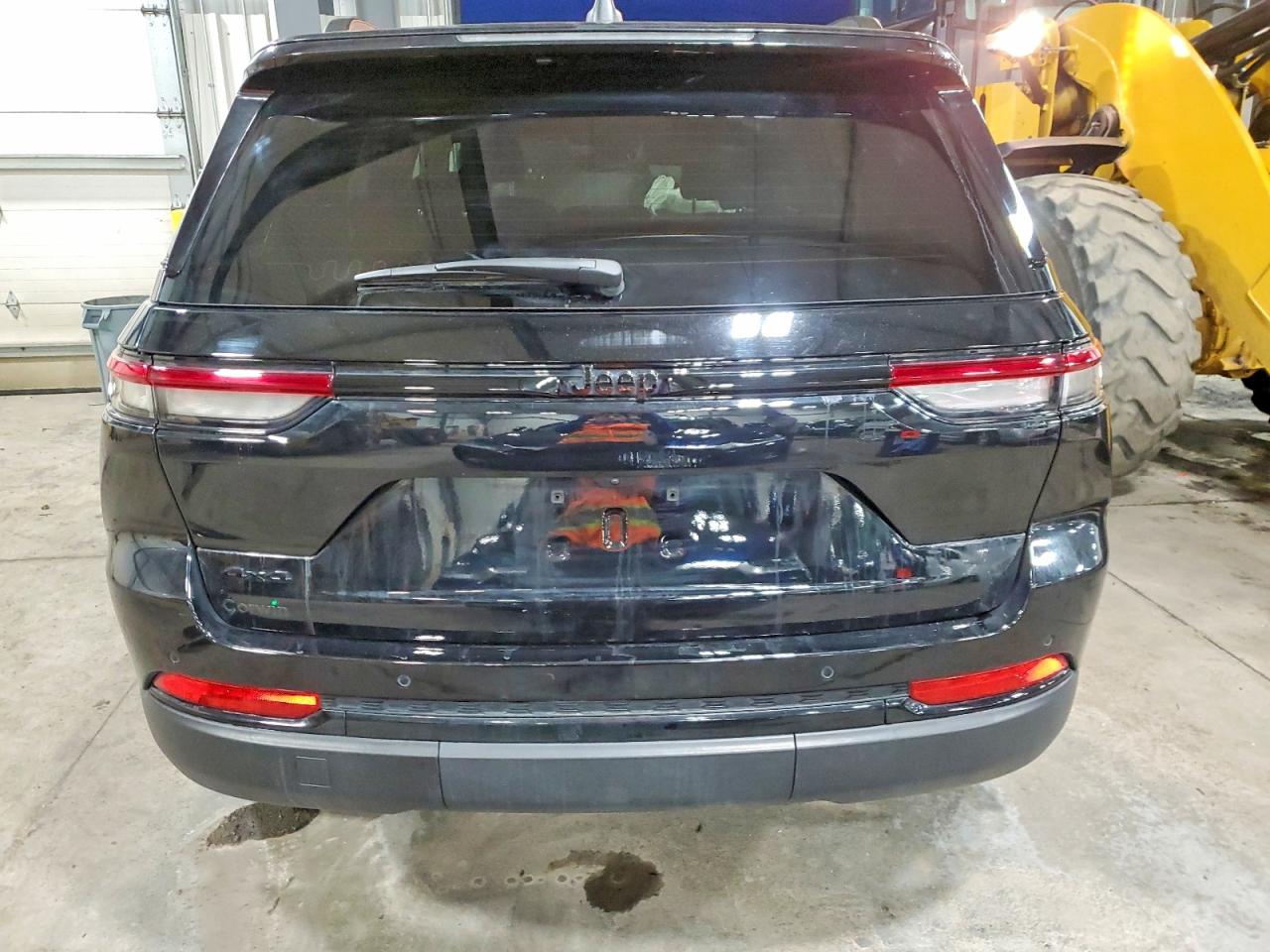 2024 JEEP GRAND CHEROKEE LAREDO photo 6