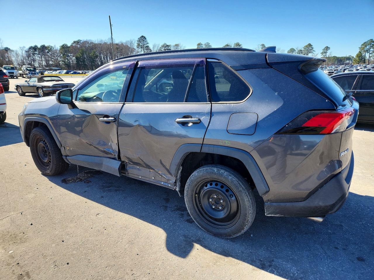 2019 TOYOTA RAV4 LE photo 3