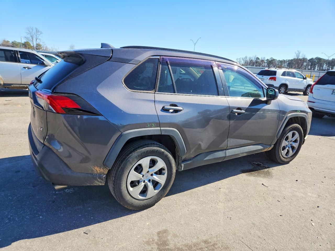 2019 TOYOTA RAV4 LE photo 5