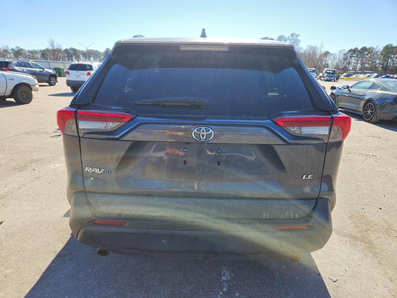 2019 TOYOTA RAV4 LE photo 11