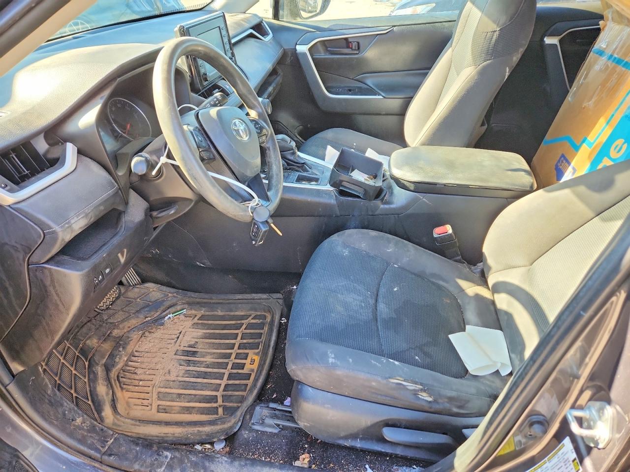 2019 TOYOTA RAV4 LE photo 13