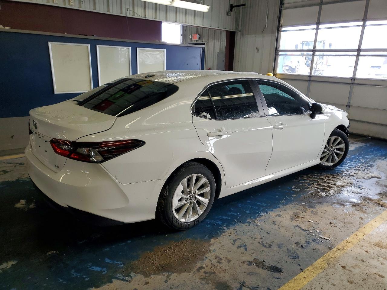 2022 TOYOTA CAMRY LE photo 3