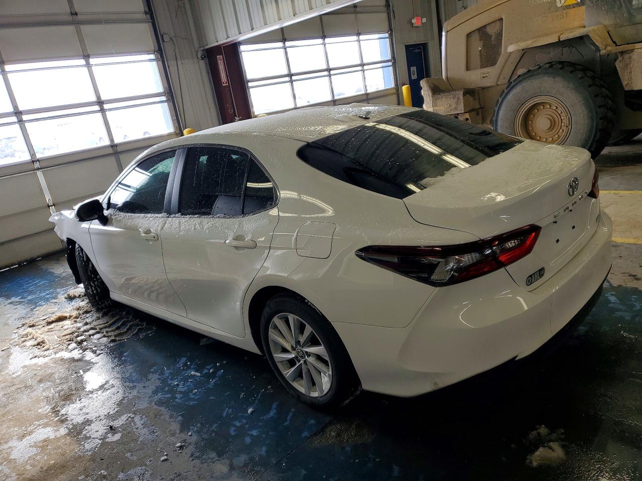 2022 TOYOTA CAMRY LE photo 2
