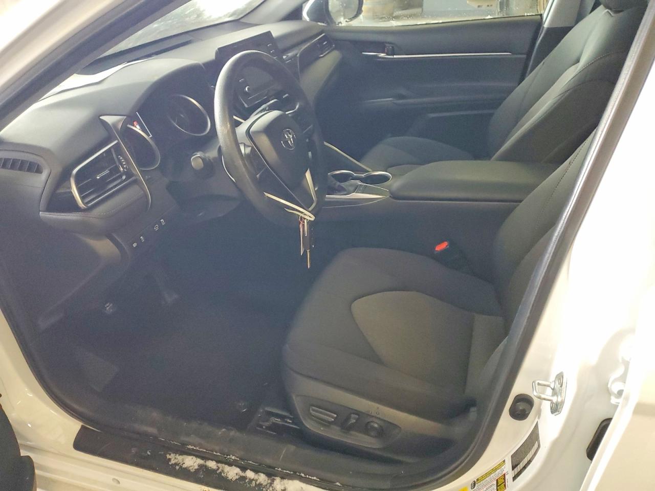 2022 TOYOTA CAMRY LE photo 7