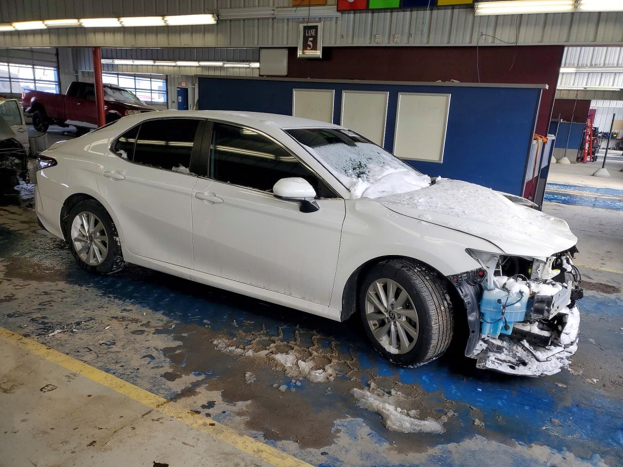 2022 TOYOTA CAMRY LE photo 4
