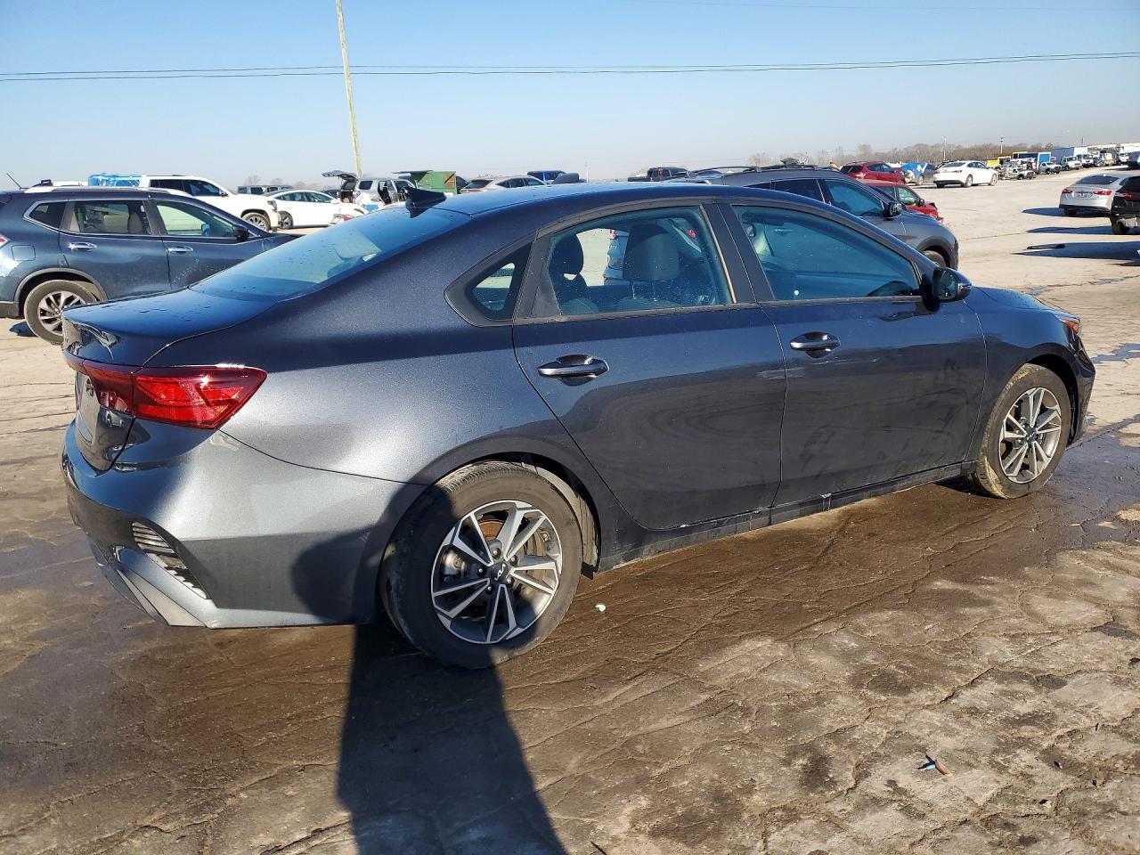 2023 KIA FORTE LXS photo 3