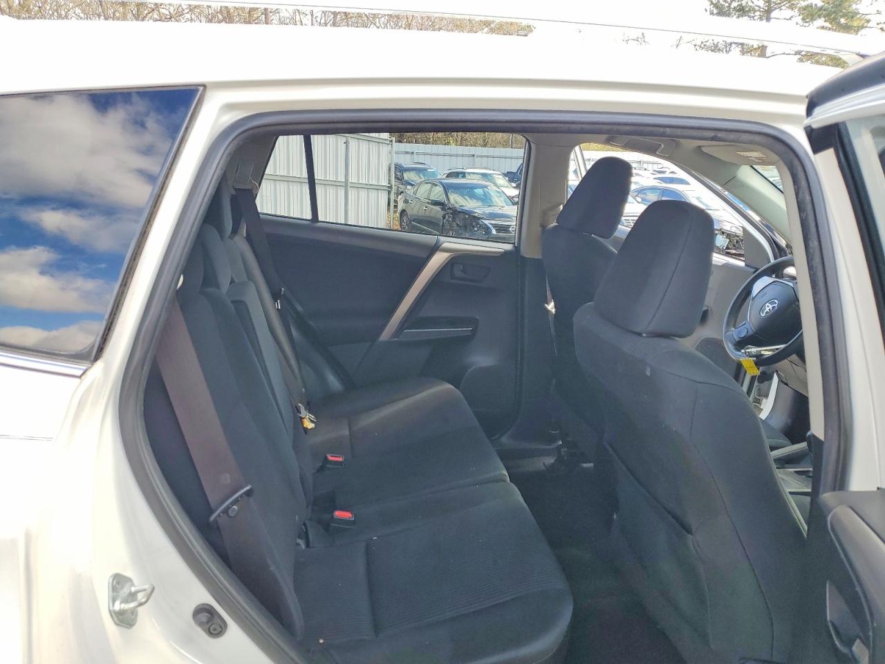 2016 TOYOTA RAV4 LE photo 19