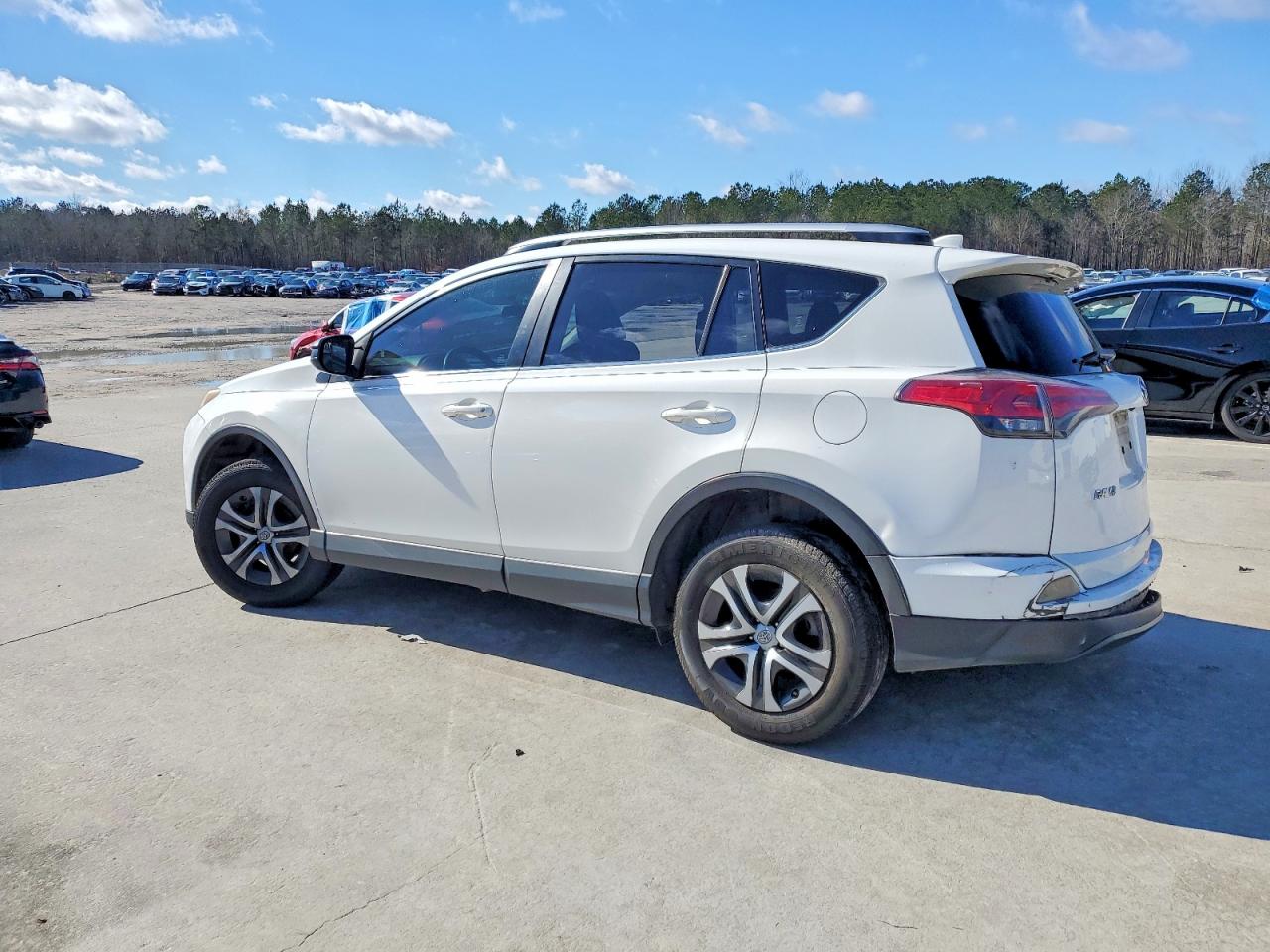 2016 TOYOTA RAV4 LE photo 3
