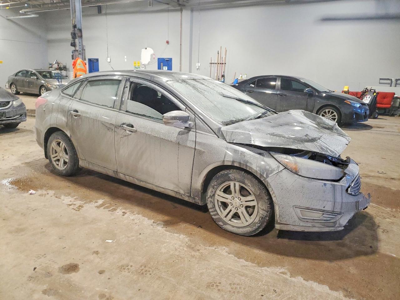2017 FORD FOCUS SE photo 4