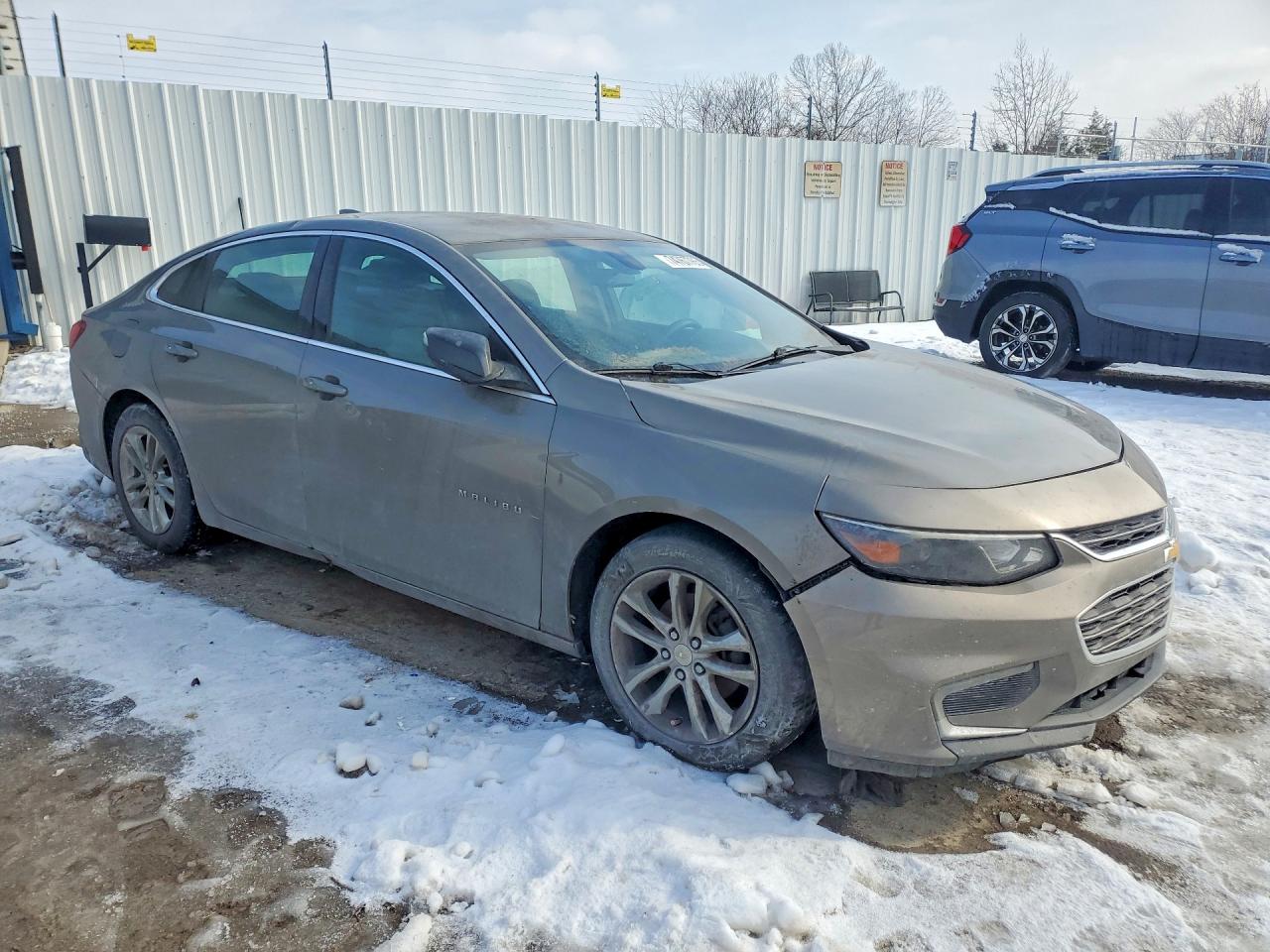 2017 CHEVROLET MALIBU LT photo 4