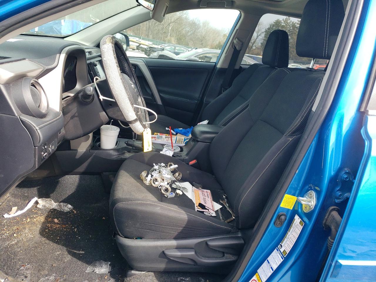 2017 TOYOTA RAV4 XLE photo 13