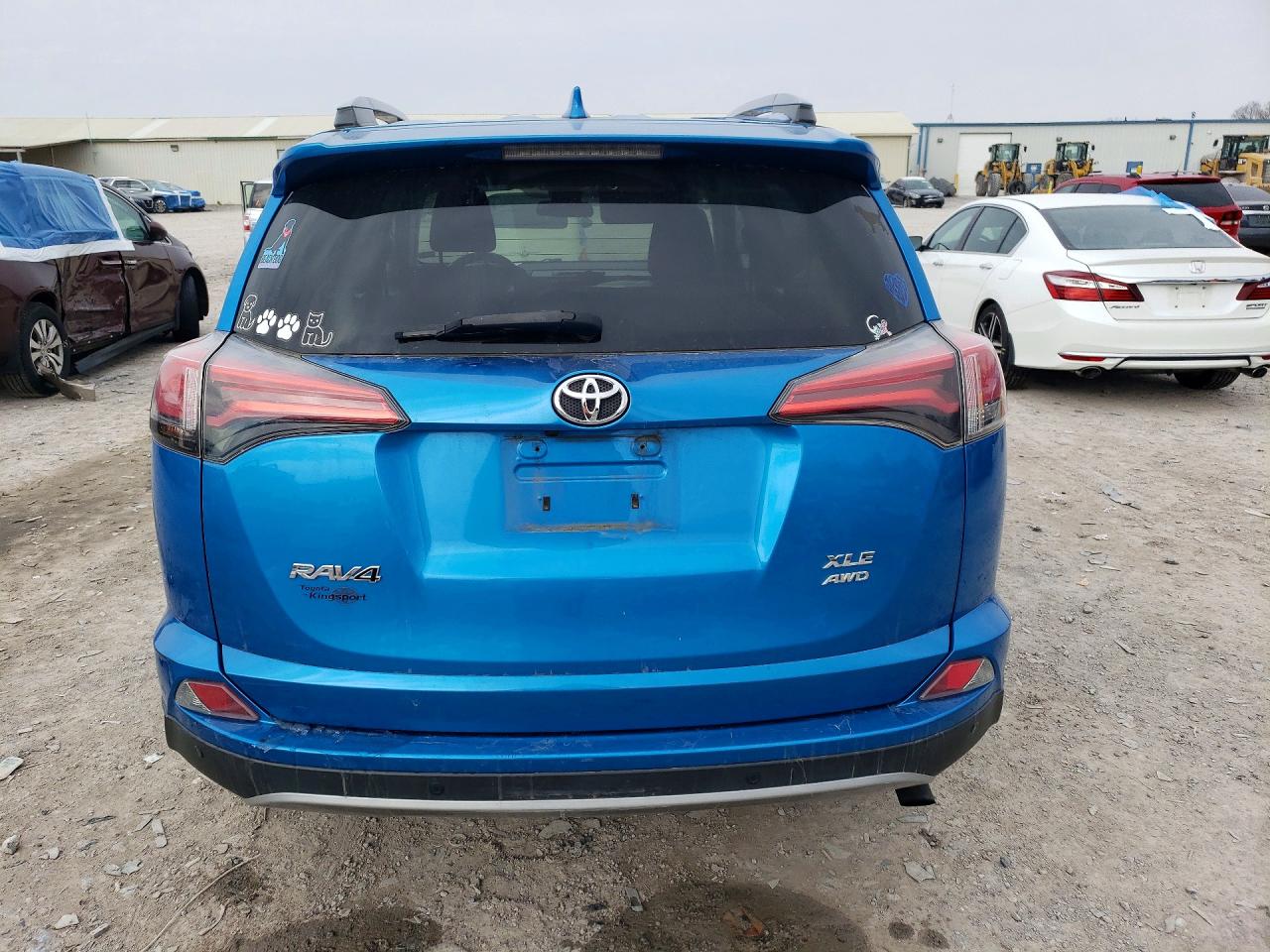 2017 TOYOTA RAV4 XLE photo 11