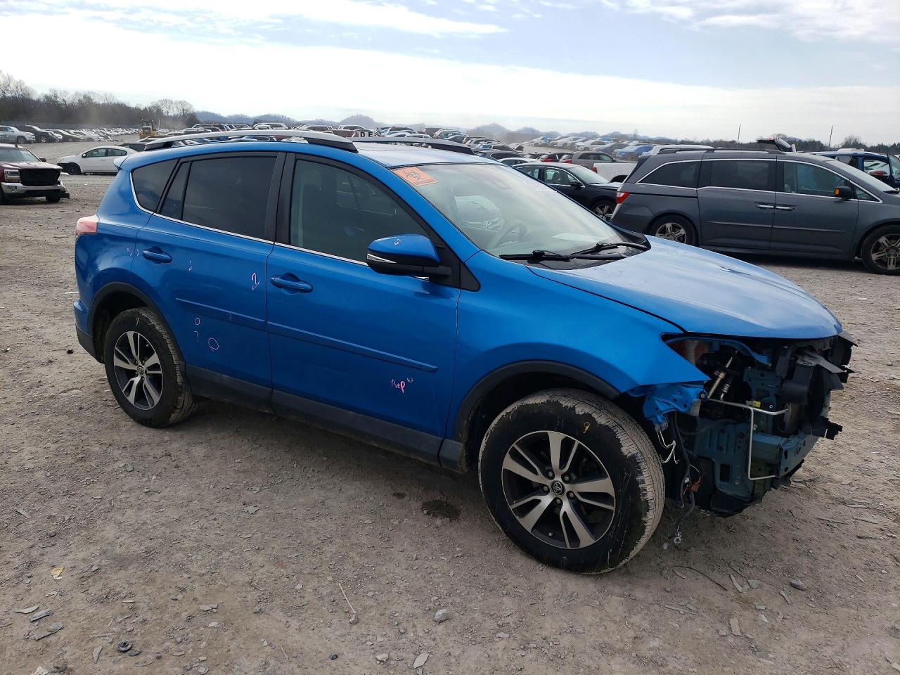 2017 TOYOTA RAV4 XLE photo 7