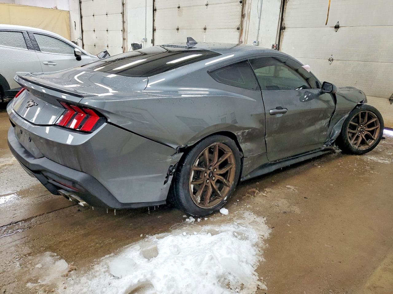 2025 FORD MUSTANG photo 3