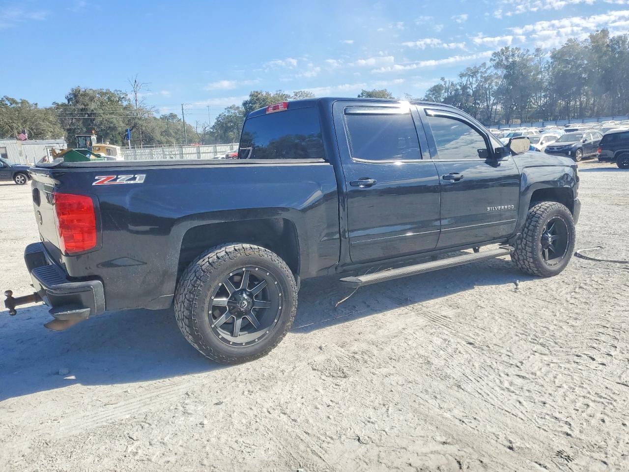 2016 CHEVROLET SILVERADO K1500 LT photo 3