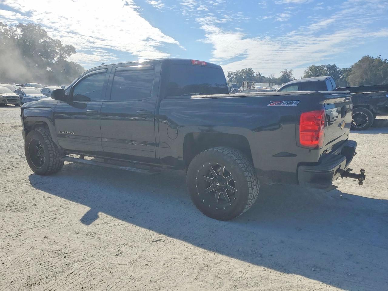 2016 CHEVROLET SILVERADO K1500 LT photo 2