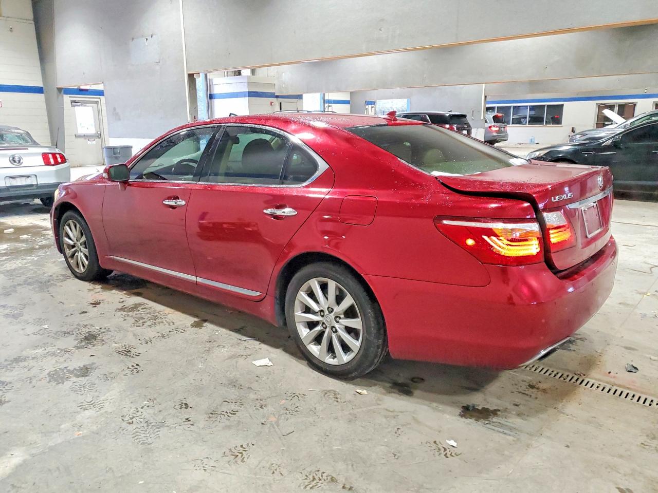 2010 LEXUS LS photo 2