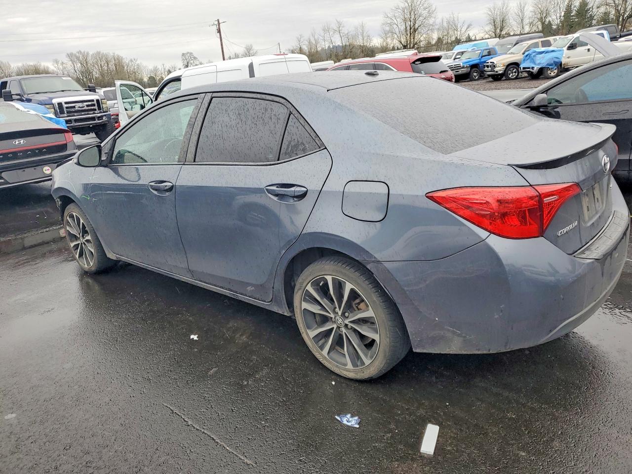 2017 TOYOTA COROLLA SE photo 2