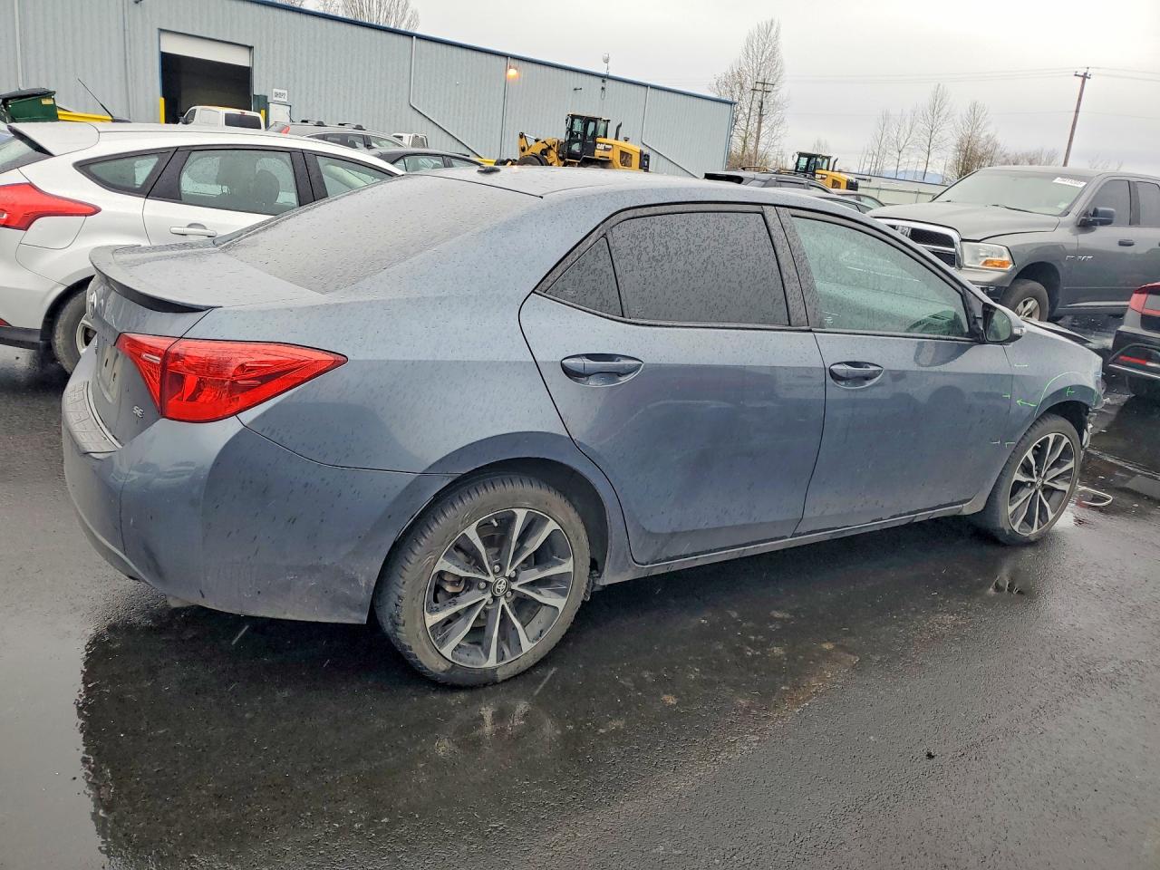 2017 TOYOTA COROLLA SE photo 3