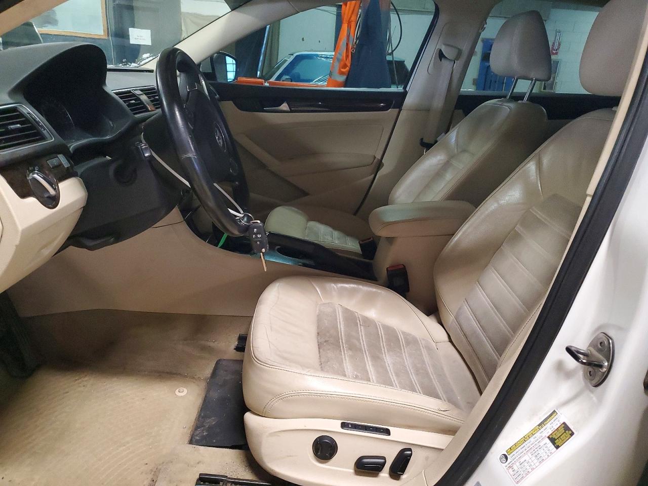 2014 VOLKSWAGEN PASSAT SEL photo 7