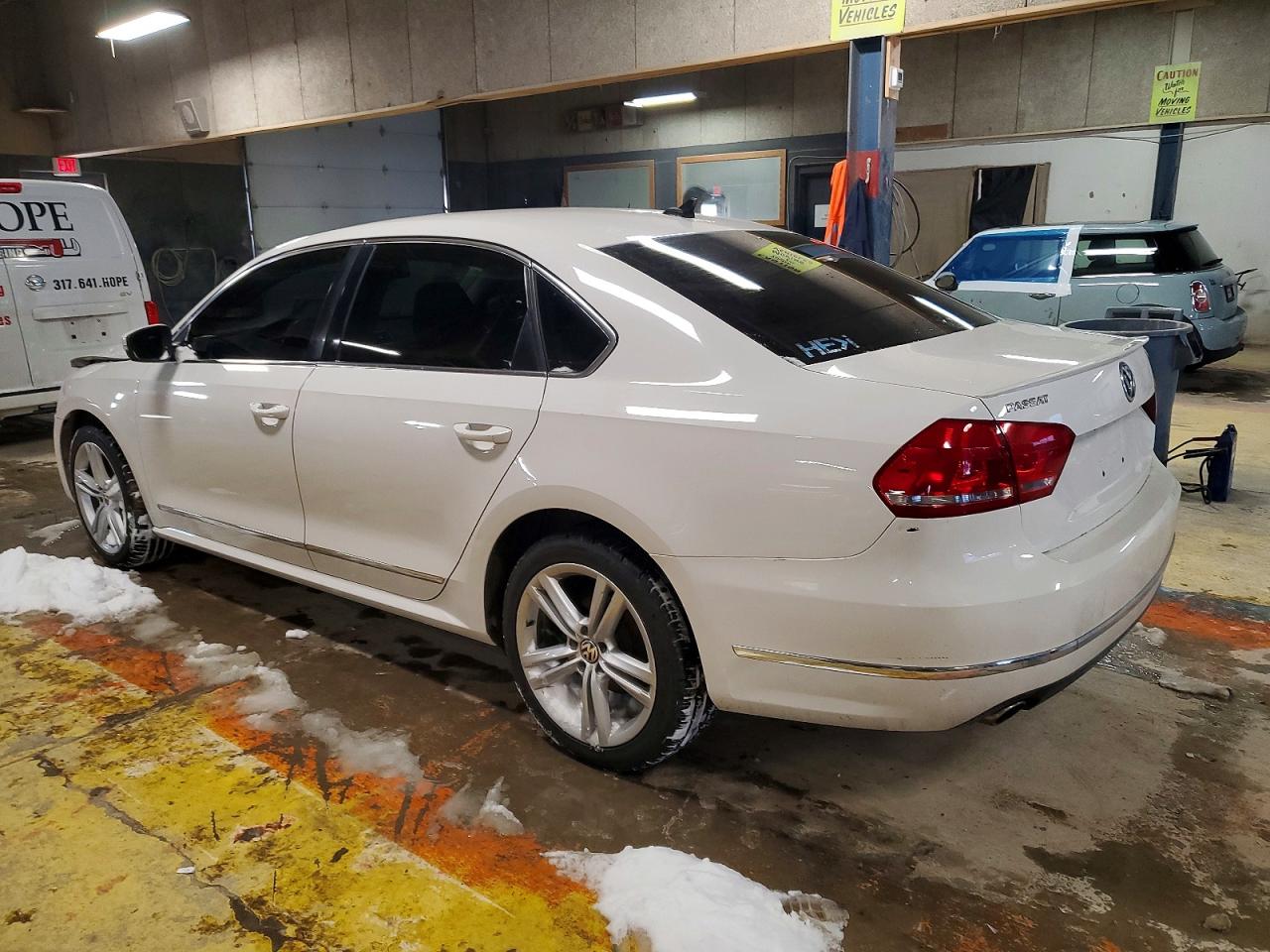 2014 VOLKSWAGEN PASSAT SEL photo 2