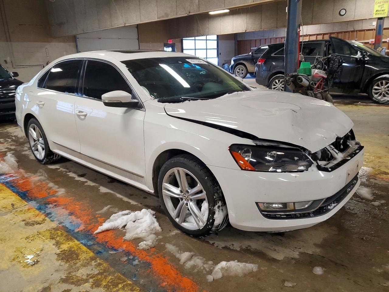 2014 VOLKSWAGEN PASSAT SEL photo 4