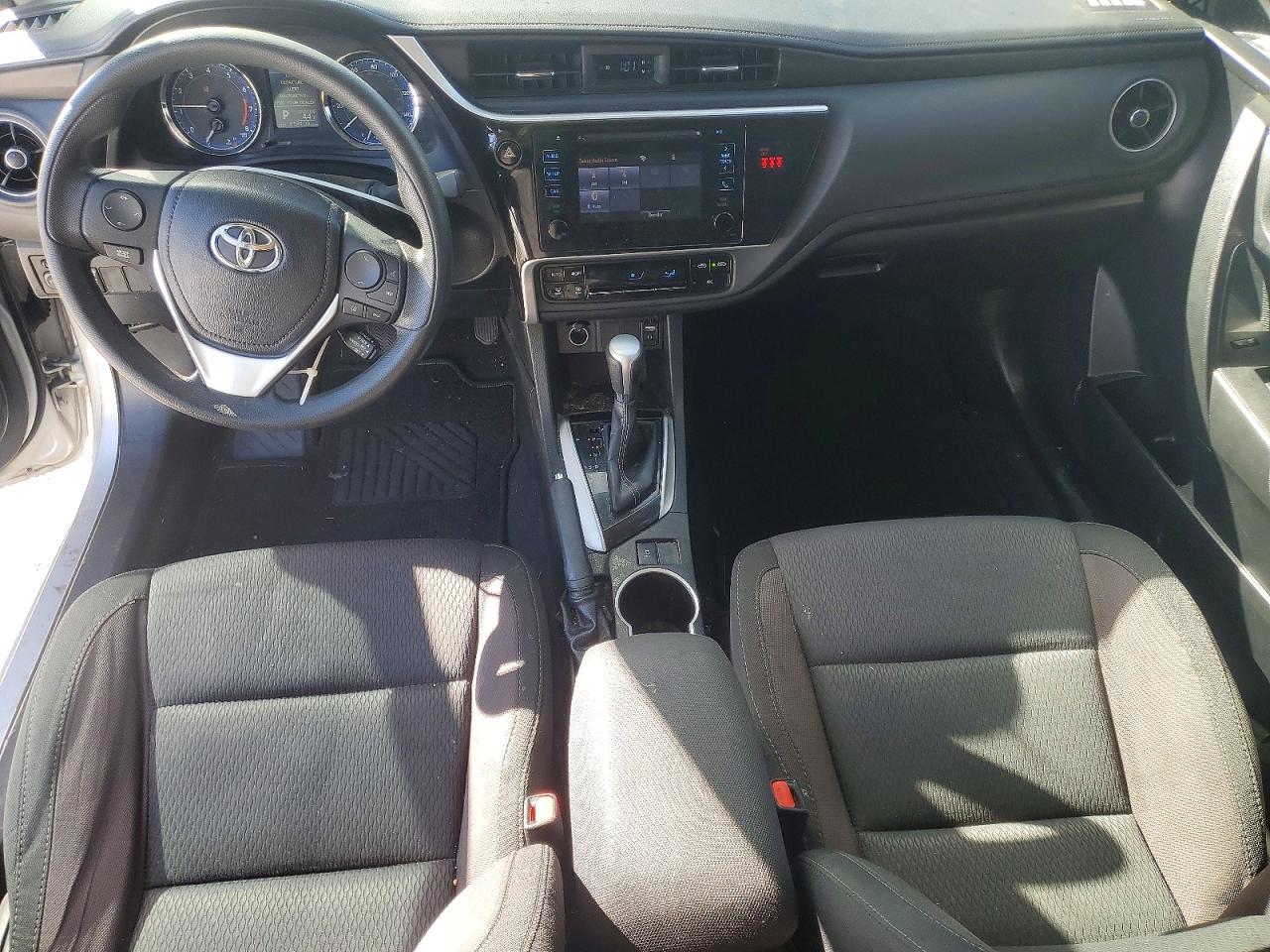 2018 TOYOTA COROLLA photo 29