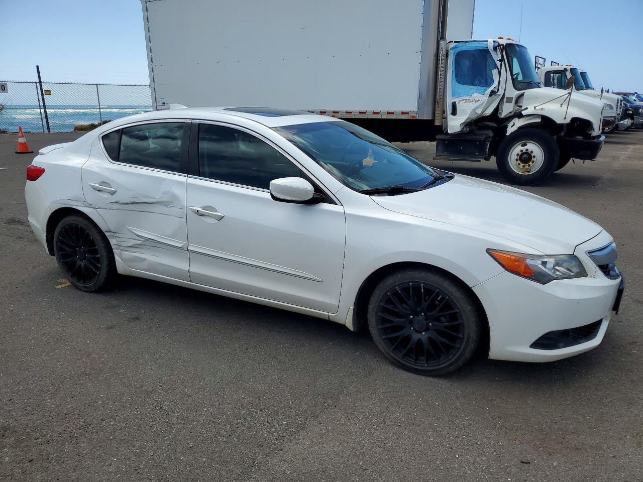 2013 ACURA ILX 20 TECH photo 4